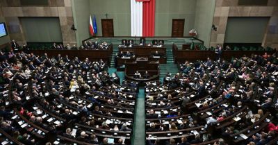 CBOS: KO - 28,4 proc.; PiS - 23,6 proc.; Konfederacja - 10,9 proc.